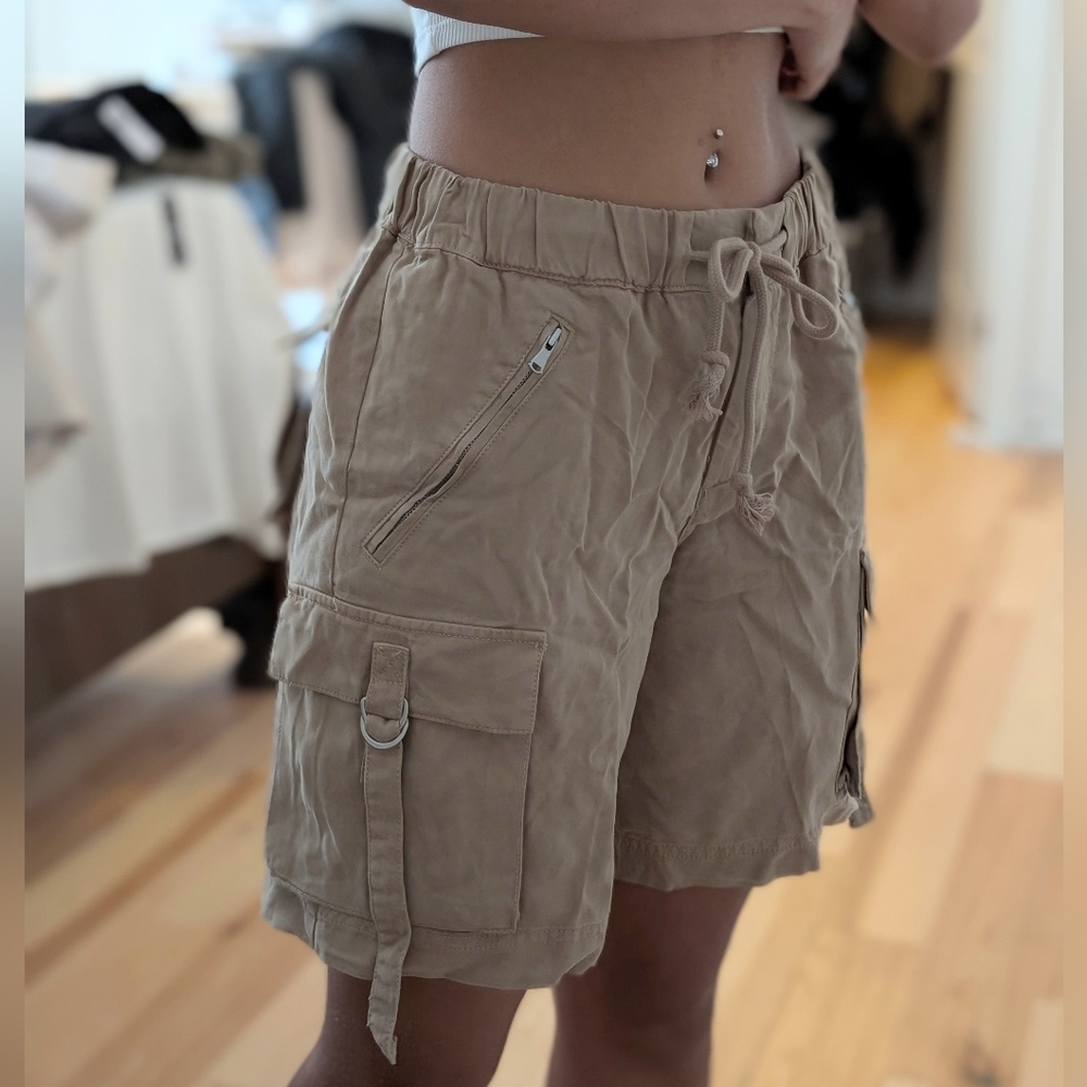 Aritzia Little Moon Como Tan Cargo Shorts
